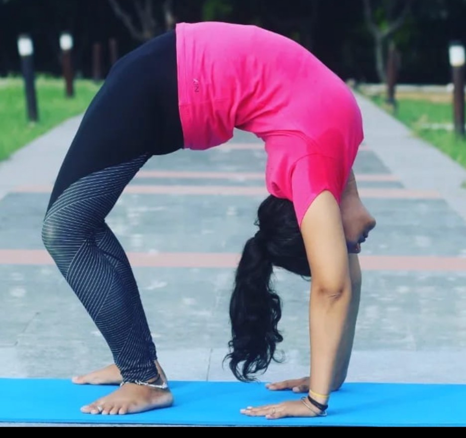 Advanced yoga posture by Archana Patel professional yoga trainer